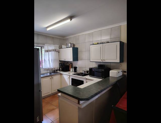 3 BEDROOM TOWNHOUSE FOR SALE IN THE WOLDS